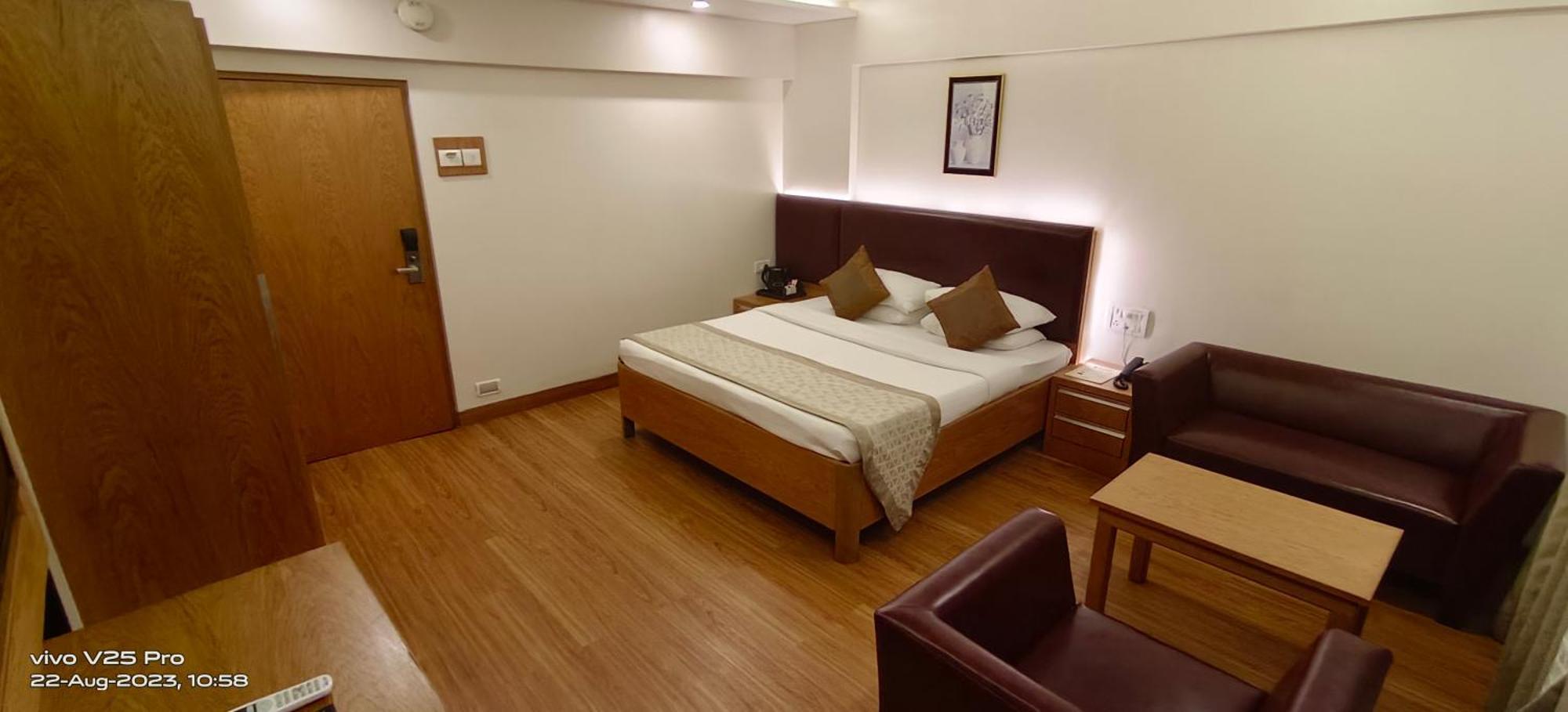 Kings International Juhu Hotel Mumbai Ngoại thất bức ảnh