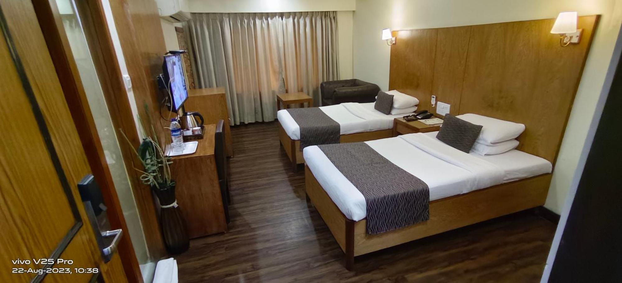 Kings International Juhu Hotel Mumbai Ngoại thất bức ảnh