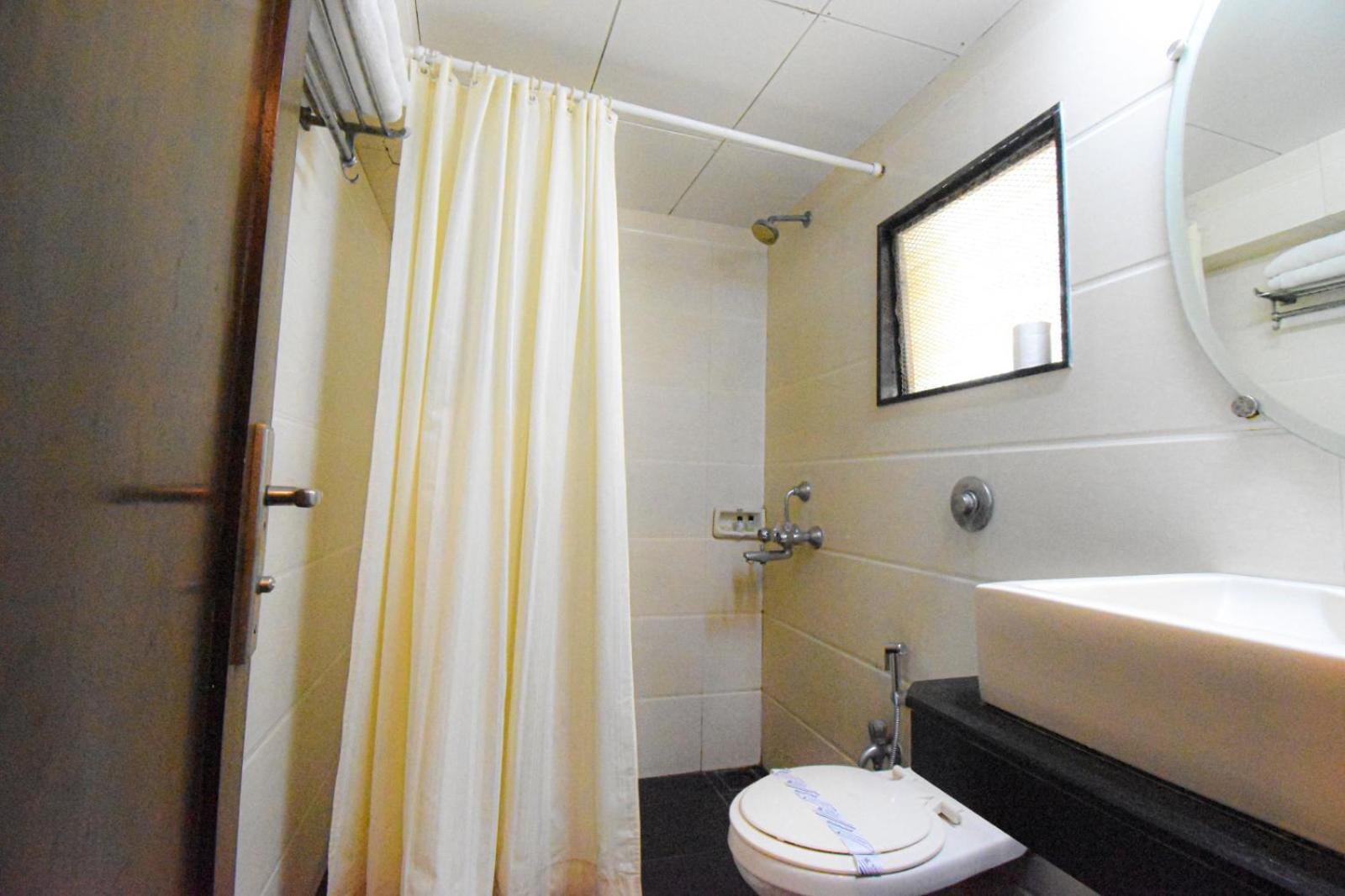 Kings International Juhu Hotel Mumbai Ngoại thất bức ảnh